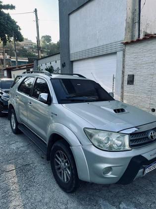 TOYOTA HILUX SW4 3.0 SRV 4X4 7 LUGARES 16V TURBO INTERCOOLER DIESEL 4P AUTOMÁTICO